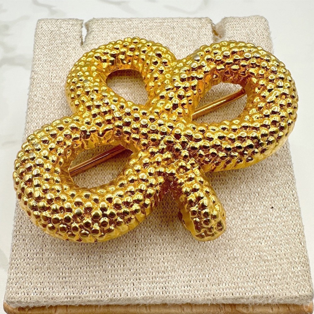 Vintage Motion East Gold-Tone Pretzel Motif Classic‎ Western Retro Belt Buckle